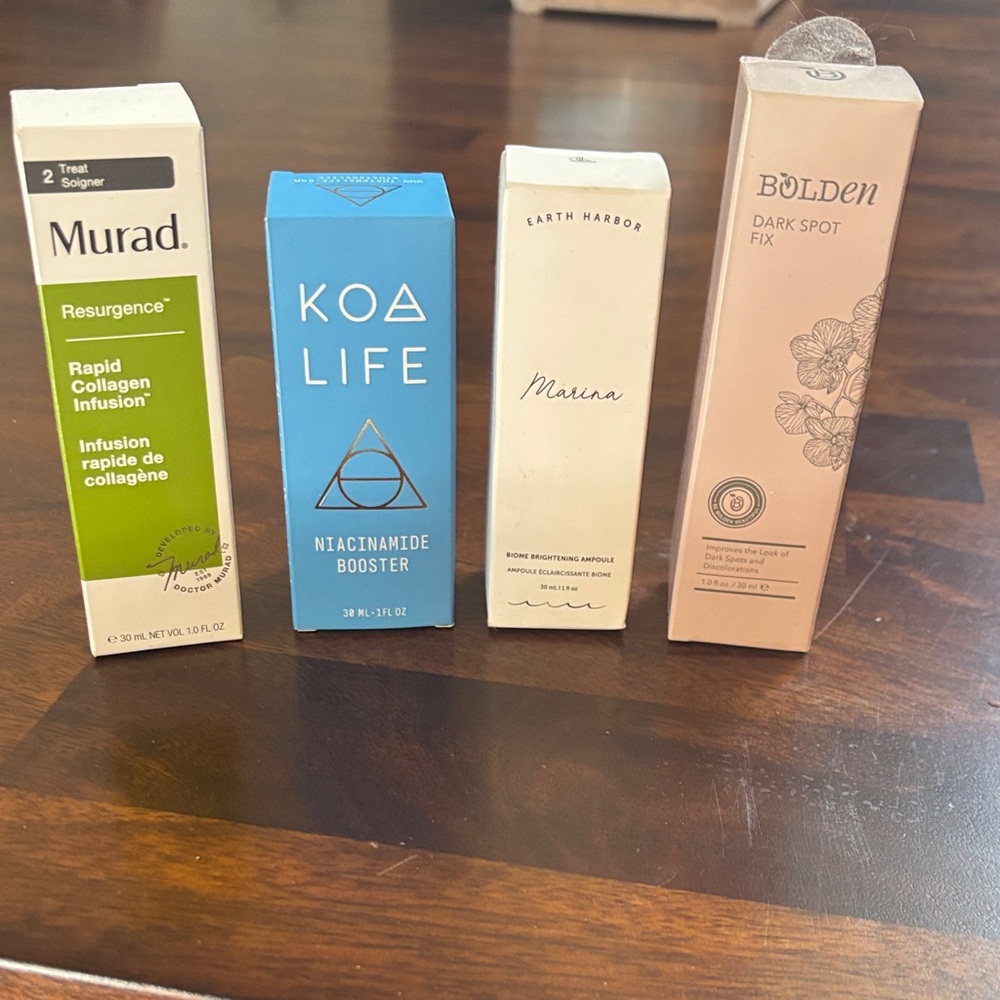 Murad Resurgence Skincare in White and Green